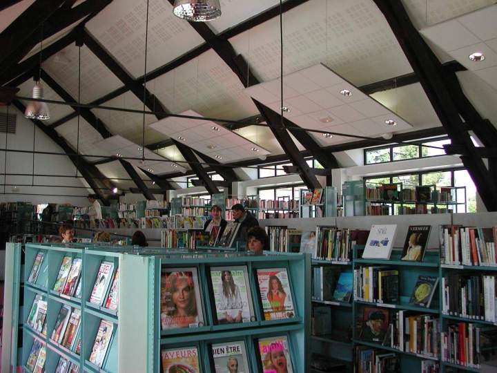 Aménagement plafond librairie Romainville