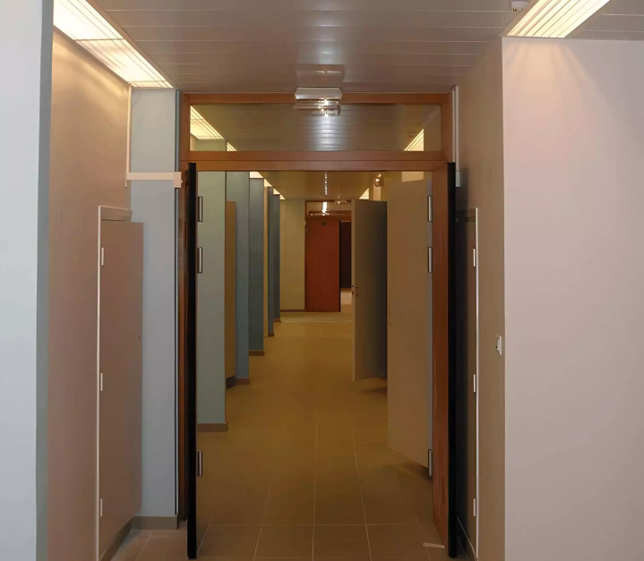 Finitions soignées pour vos aménagements intérieurs