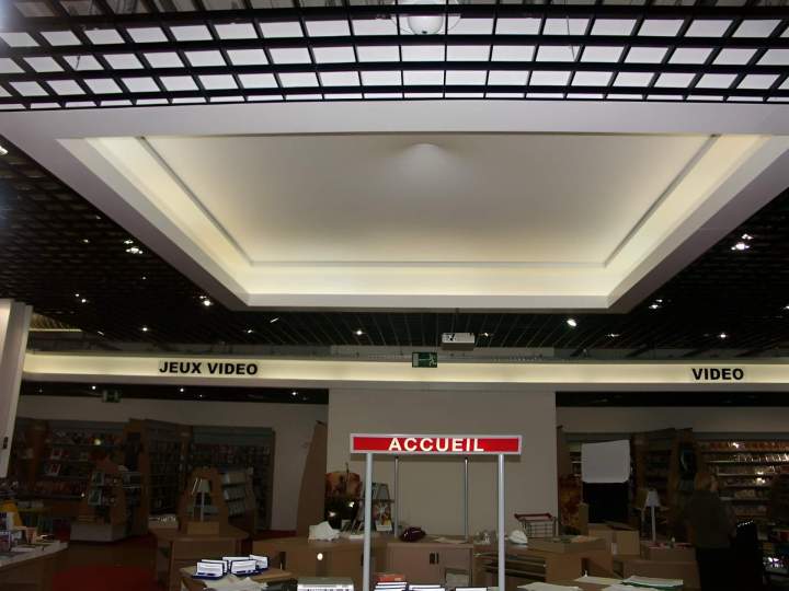 Aménagement plafond suspendu magasin Romainville 